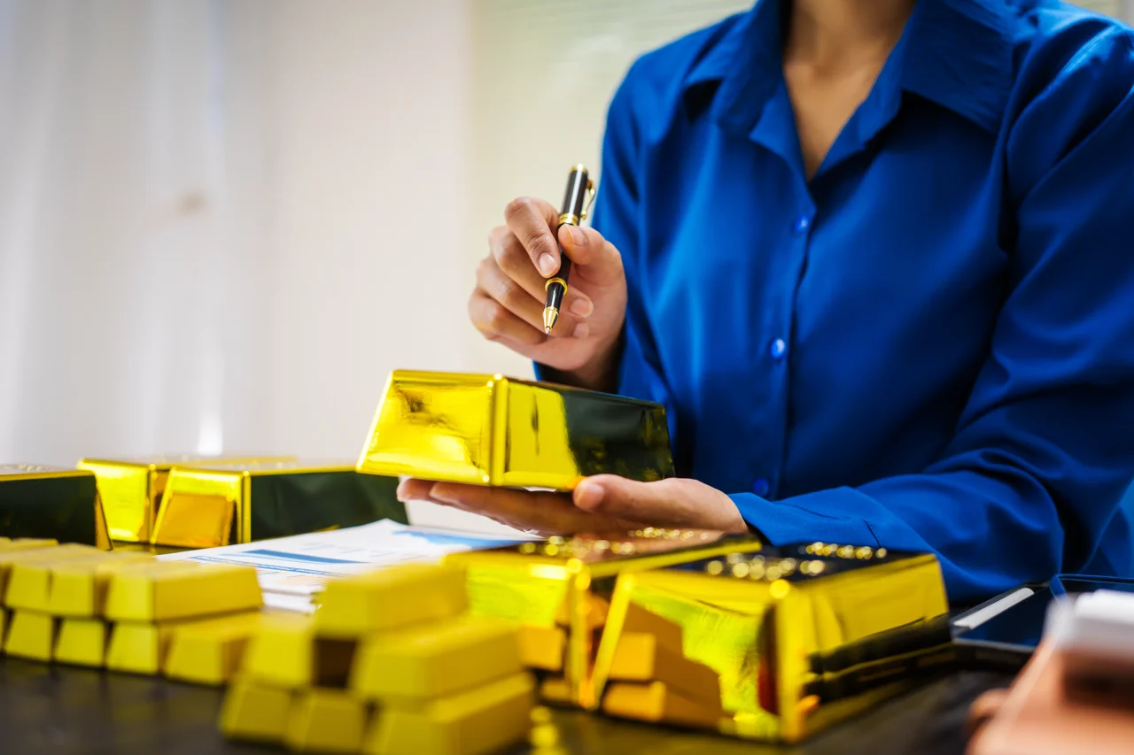an-asian-business-woman-sitting-at-her-desk-in-off