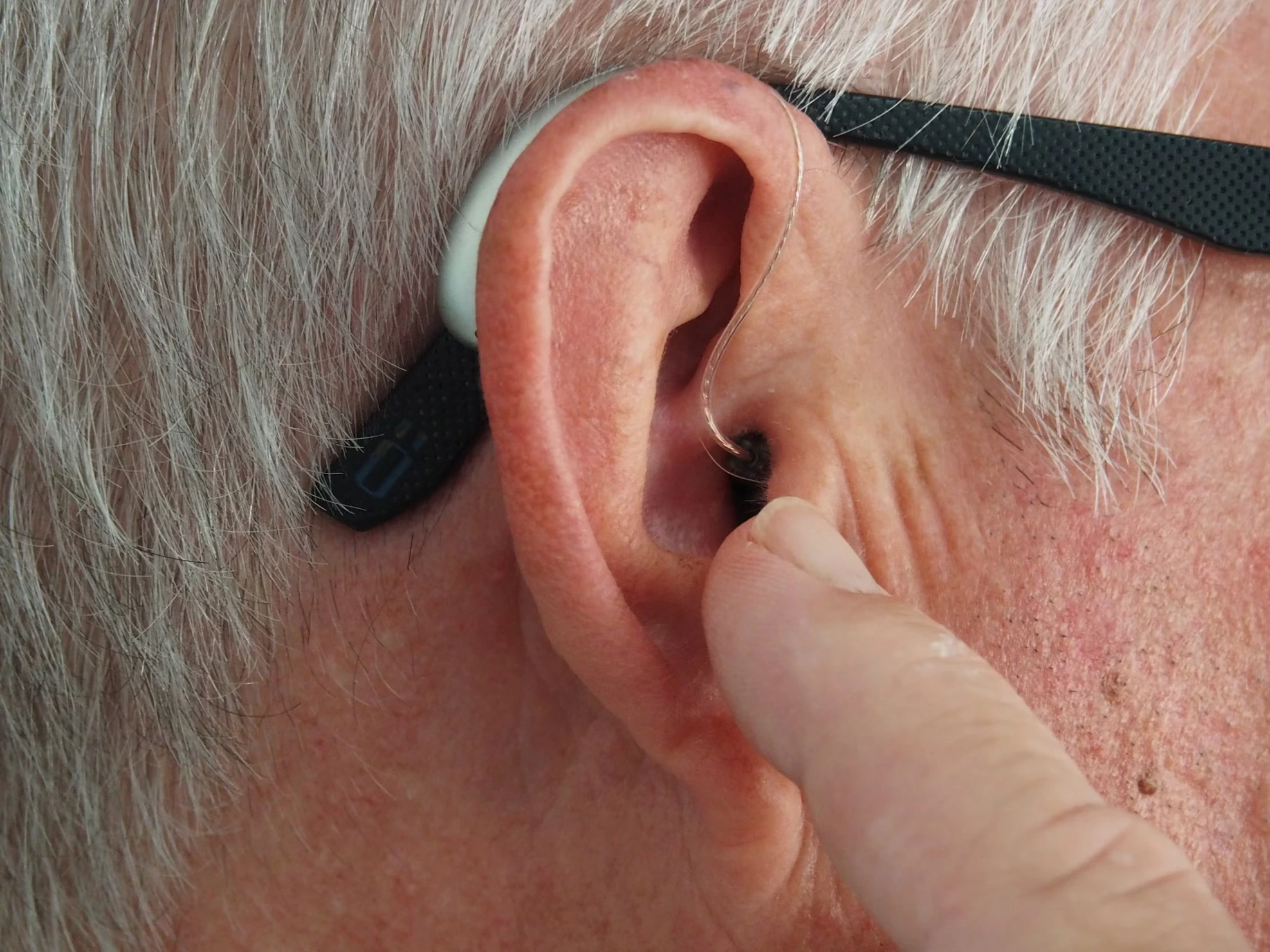 hearing-amplifier-Mark-Paton-unsplash