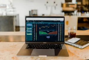 Self-directed investors stay confident despite market volatility